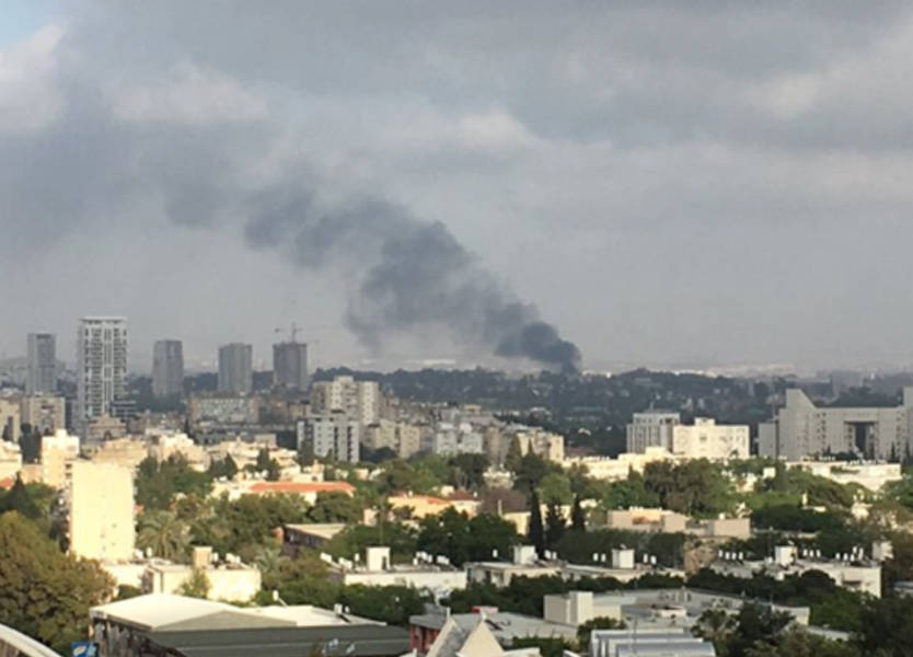 حريق كبير في قاعدة للجيش الصهيوني في تل أبيب