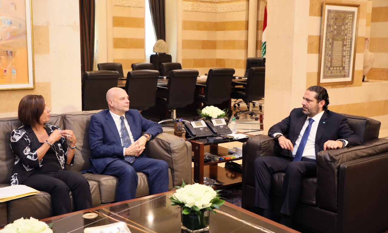 الحريري عرض مع مدير الاونروا مشكلة الكهرباء في المخيمات