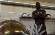 بالفيديو ـ تمثال لكريستيانو رونالدو من الشوكولاته بقياسات حقيقية !