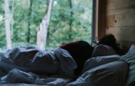 كيف يؤثر النوم لأكثر من 6 ساعات ونصف يومياً على صحة الإنسان؟
