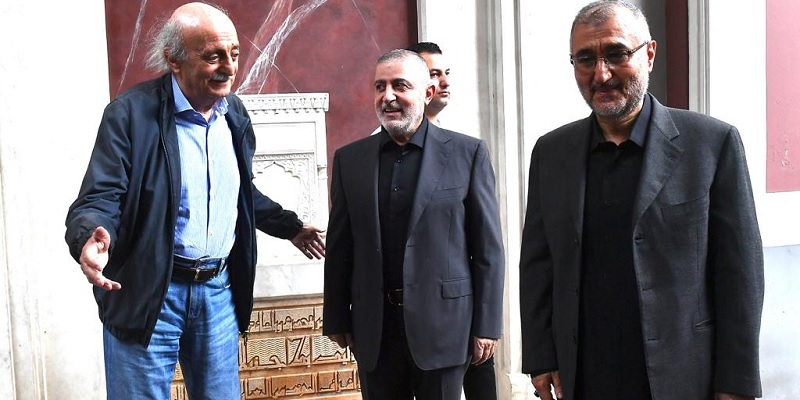 جنبلاط يحيد نفسه في مرحلة تصعيد عبر انفتاحه على “الحزب”